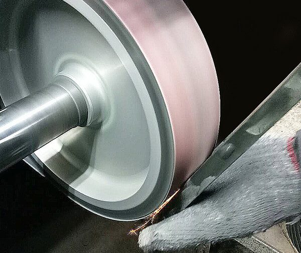 Polishing of Torque Wrench Manufacturing Process from Torque-Tech Precision Co., Ltd Polishing of Torque Wrench Manufacturing Process from Torque-Tech Precision Co., Ltd