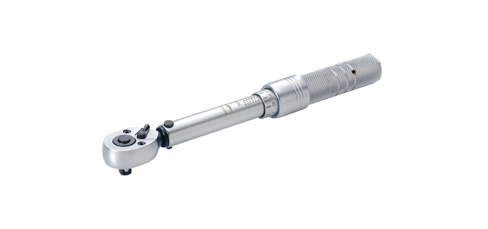 Low torque clearance torque wrench